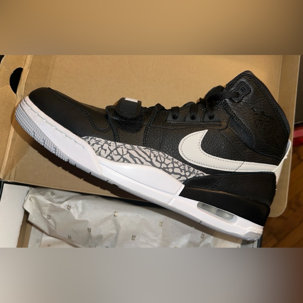 Deadstock men’s size 13 Jordan one collaboration